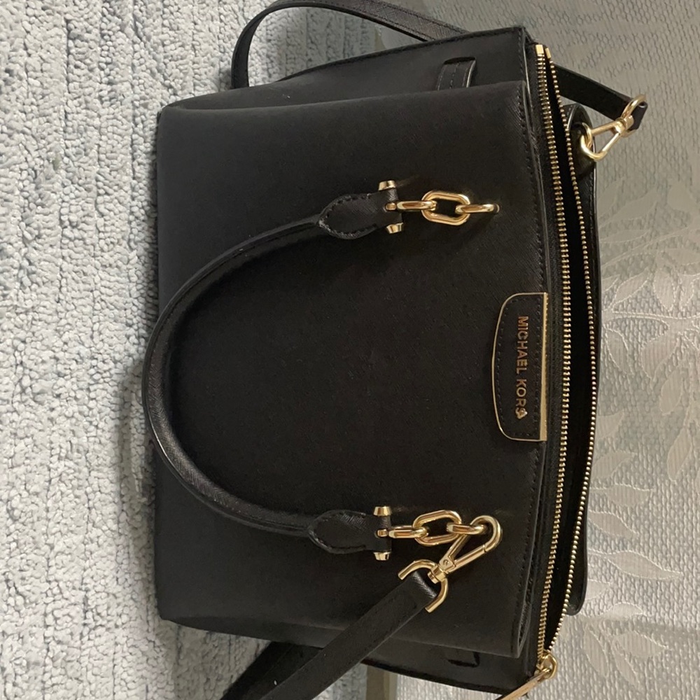 Beautiful crossbody bag only use couple times